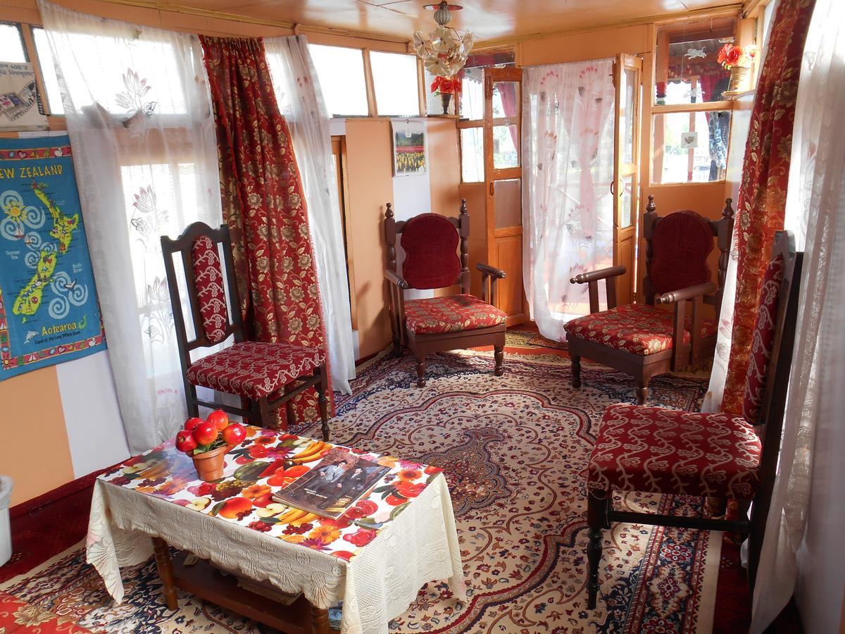 Houseboat Dunhill Panzió Srīnagar Kültér fotó