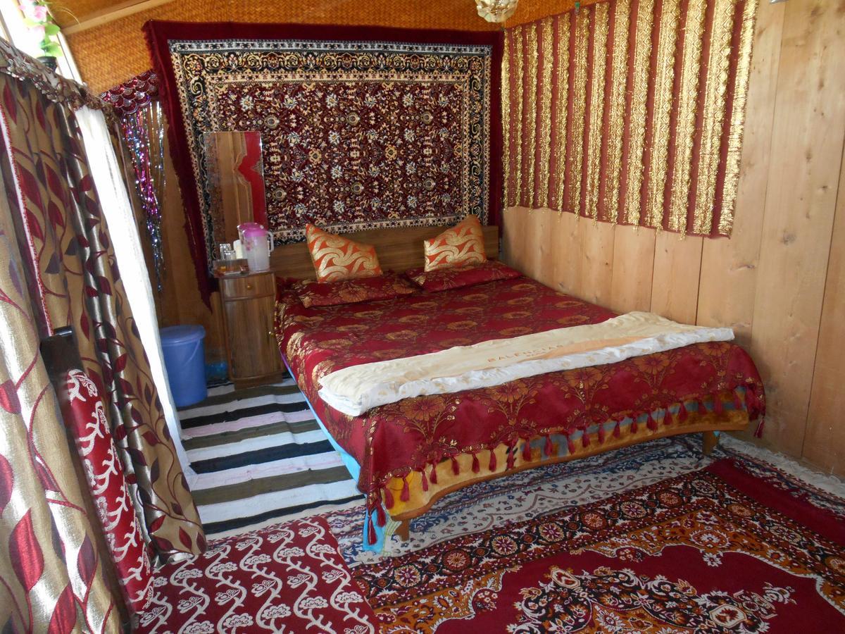 Houseboat Dunhill Panzió Srīnagar Kültér fotó